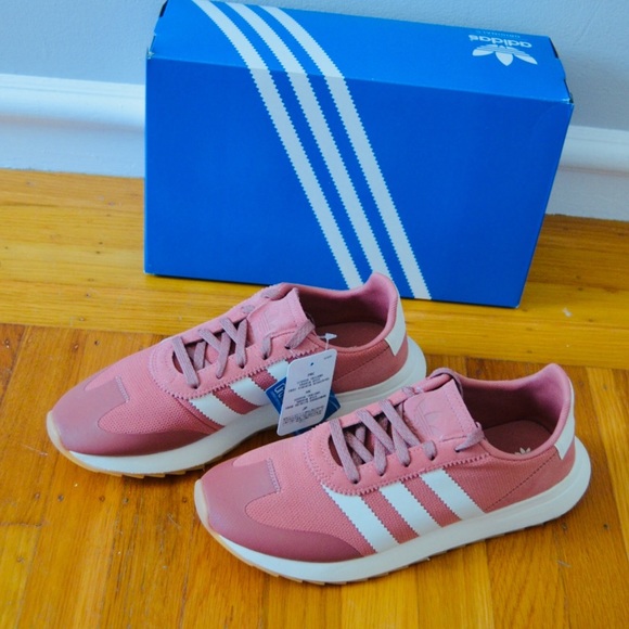 New ADIDAS Originals Casual Sneakers - Picture 7 of 8